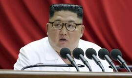 Kim Jong Unas paragino „paspartinti“ pasirengimą karui