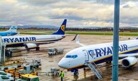 Nuo šiol „Ryanair“ keleiviai į tualetą galės eiti tik su įgulos leidimu