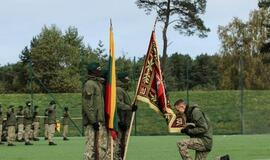 Stadione Klaipėdoje Dragūnų bataliono kariams linkėta laikytis priesaikos Lietuvai vertybių