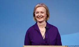 Naująja Jungtinės Karalystės (JK) premjere išrinkta užsienio reikalų sekretorė Liz Truss.