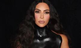 Kim Kardashian nufilmavo vaizdo įrašą rusiškai dainai