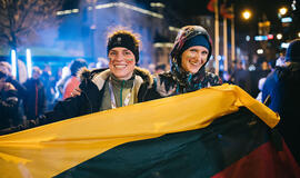 PASIPUOŠKITE. Bėgikai raginami bėgimą papuošti Lietuvos trispalvėmis ir mūsų šalies atributika. Orgamizatorių nuotr.