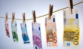 Eurai, pinigų plovimas