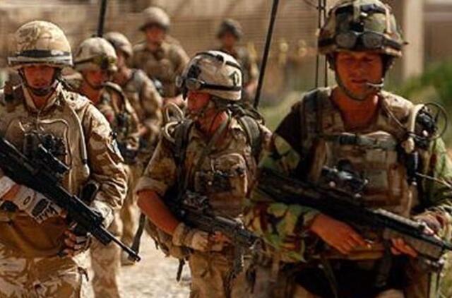 Afganistanietis karys nušovė tris britų karius