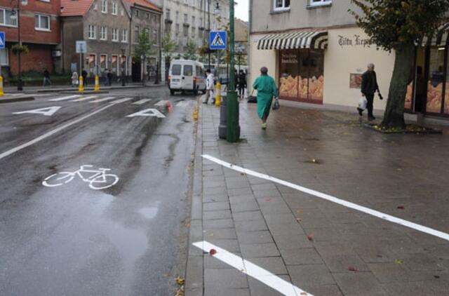Senamiestį kirsti dviračiais galima tik gatve
