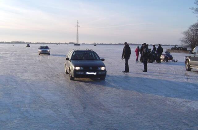 Potvynis pamaryje: į Rusnę – ledo keliu