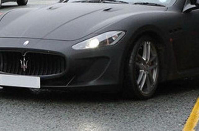 Dešimtmetis Honkonge leidosi į kelią su tėvo "Maserati"