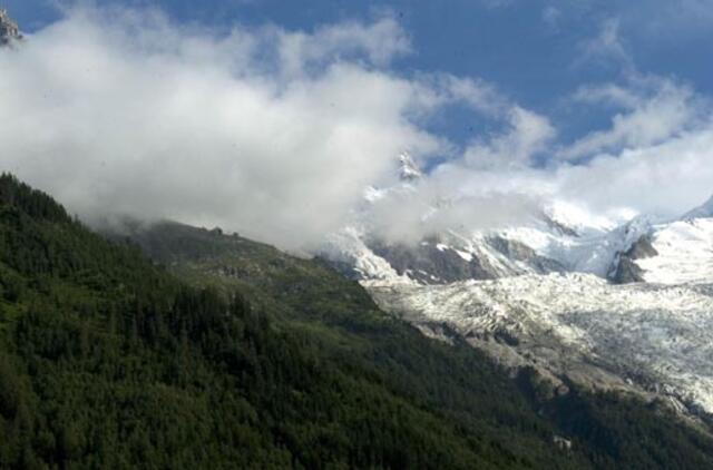 Nepalas: trečioje didžiausioje viršukalnėje dingo penki alpinistai