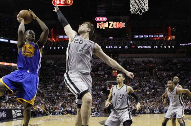"Spurs" ir "Pacers" iškovojo trečiąsias pergales konferencijų pusfinaliuose