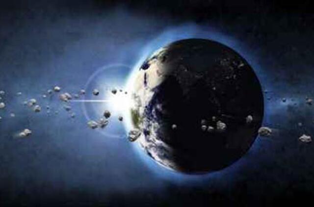 Šįryt tarp Žemės ir Mėnulio praskriejo tik užvakar atrastas 19 m skersmens asteroidas