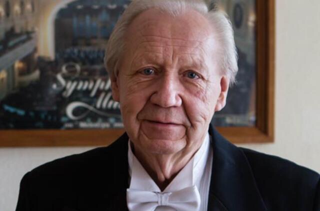 Dirigentas Stanislavas Domarkas apdovanotas garbės ženklu "Nešk savo šviesą ir tikėk"