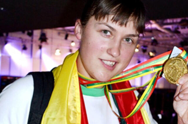 Pasaulio rankų lenkimo čempionate Eglė Vaitkutė iškovojo aukso medalį