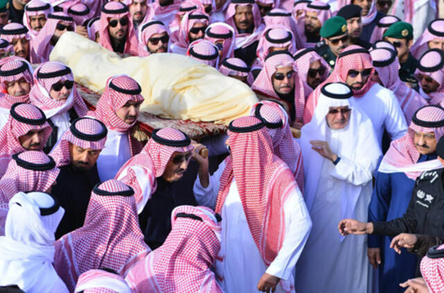 Pasaulio lyderiai Saudo Arabijoje atiduos pagarbą mirusiam karaliui Abdulai