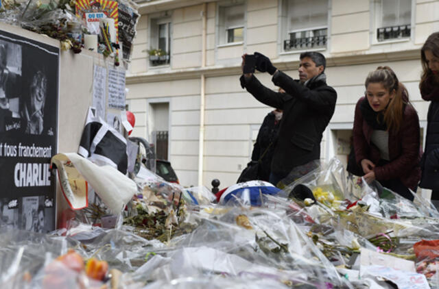 Vandalai Paryžiuje išniekino memorialą teroro akto aukų atminimui