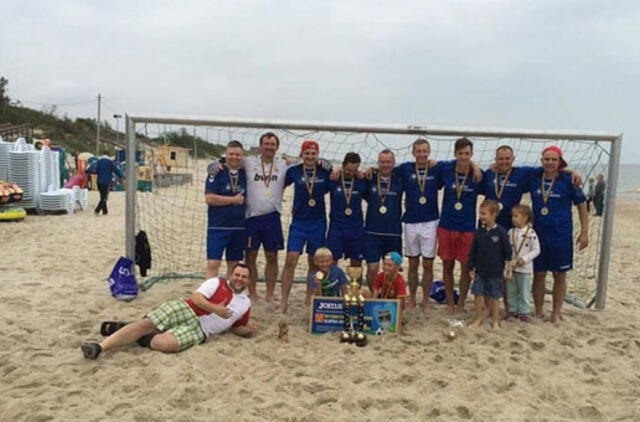 Klaipėdos neįgaliųjų paplūdimį įkaitino futbolas