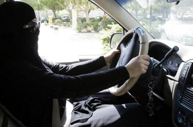 Donaldas Trampas sveikina Saudo Arabijos sprendimą leisti moterims vairuoti