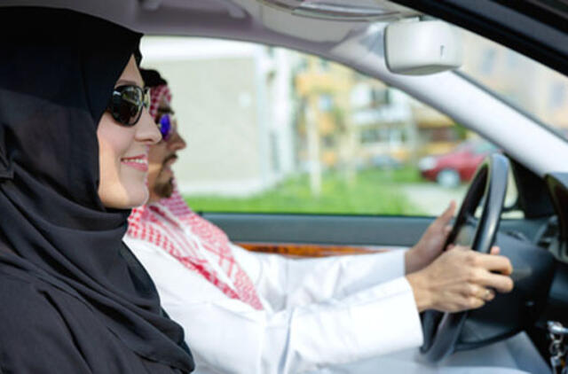 Saudo Arabija paskutinė iš pasaulio valstybių leido moterims vairuoti