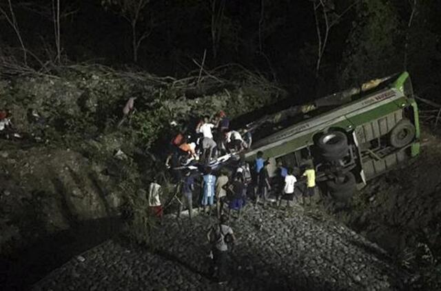 Filipinuose nuo skardžio nulėkė autobusas, žuvo 19 žmonių