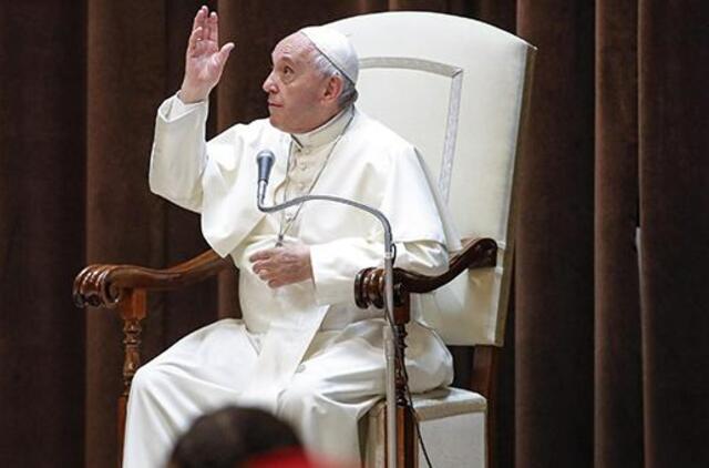 Popiežius: gėjų poros negali būti laikomos šeima
