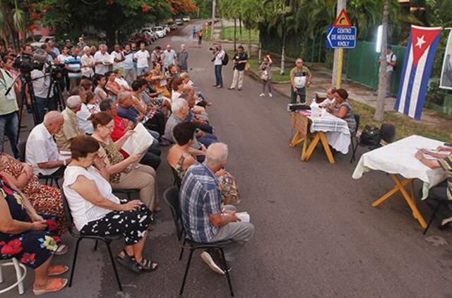 Kubos gyventojai svarsto naujos šalies konstitucijos projektą