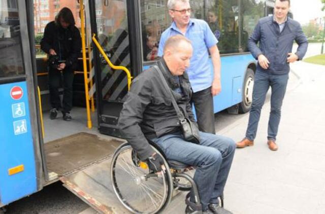 Neįgalieji pažėrė priekaištų Klaipėdos vairuotojams