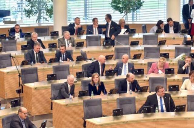 Valdantieji siekia sumažinti Seimo narių skaičių