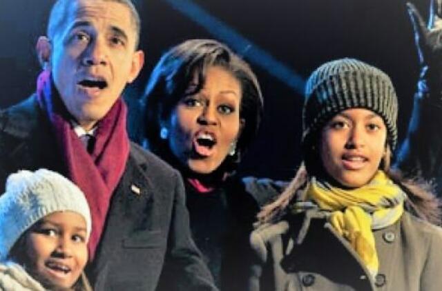 M. Obama atvirai apie tai, kaip sekėsi auginti dukras Baltuosiuose rūmuose