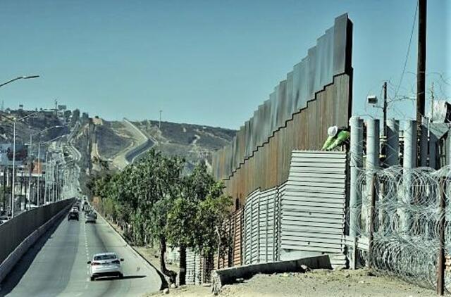 Meksikos ministras: JAV neuždarys sienos