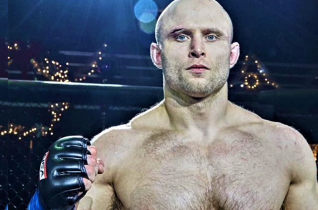 Dėl vietos UFC kovojantis lietuvis lemiamoje kovoje „užsmaugė“ amerikietį