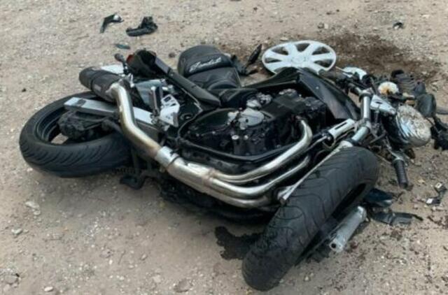 Skaudi avarija šalia Klaipėdos: automobilis nubloškė motociklą