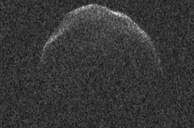 Pro Žemę praskriejo milžiniškas asteroidas
