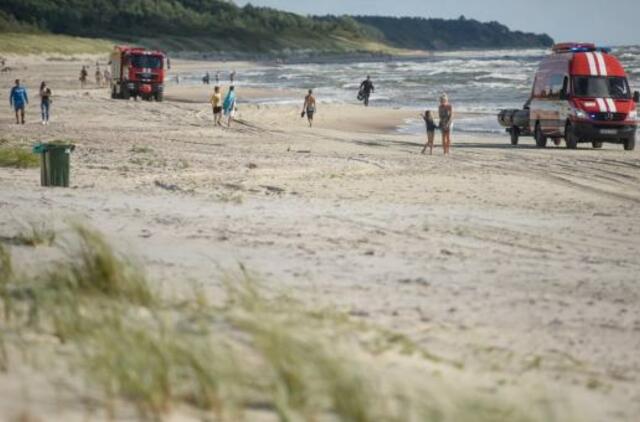 Į paplūdimius suplūdę lietuviai ant blakstienų stato gelbėtojus: pamelavo apie ištrauktą negyvą moterį