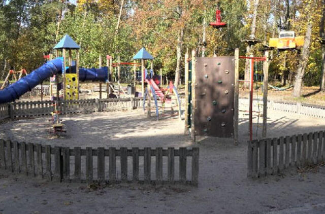 Poilsio parke atnaujins vaikų žaidimo aikštelę