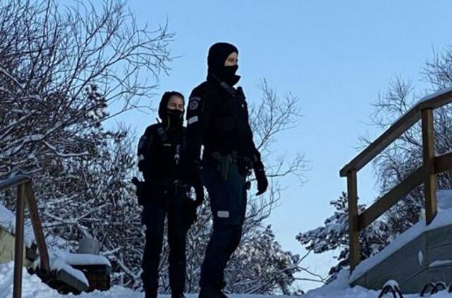 Pajūrį nuklojęs sniegas klaipėdiečius vilioja iš namų: beslidinėjančius nuo kopų stebi policija