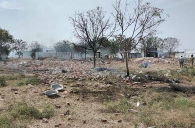 Indijoje į dangų išlėkė fejerverkų fabrikas: daugybė žuvusiųjų ir sužeistųjų