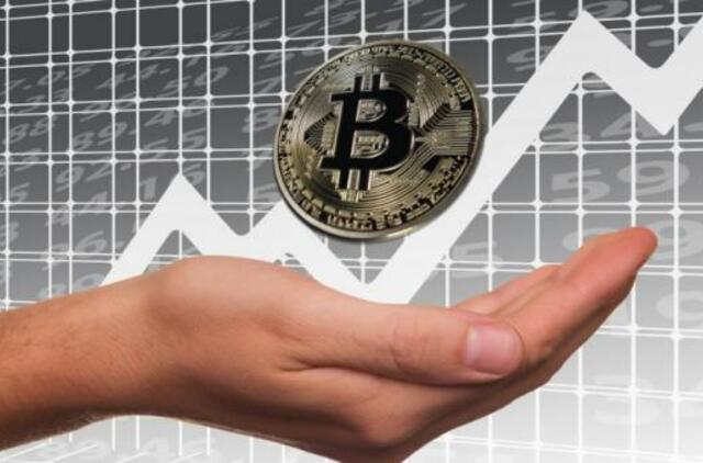 „Teslos“ investicijos pakėlė bitkoino kainą iki beveik 45 tūkst. JAV dolerių lygio
