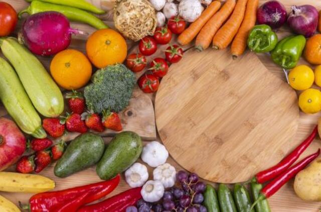 Vaisių ir daržovių laikymas namuose: ką laikyti šaldytuve, o kam tinka kambario temperatūra?