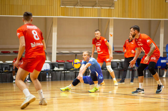 PAGUODA. Gargždų „Amber Volley“ tinklininkai šįkart Latvijoje turėjo tenkintis paguodos tašku. SimFoto nuotr.