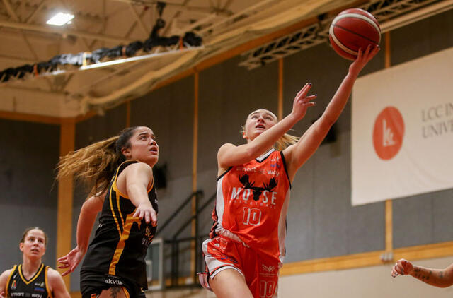 LYDERĖS. LCC krepšininkės, į Baltijos moterų krepšinio lygos čempionato sąskaitą įsirašiusios dešimtąją pergalę, vėl pakilo į pirmąją šio čempionato vietą. LCC nuotr.