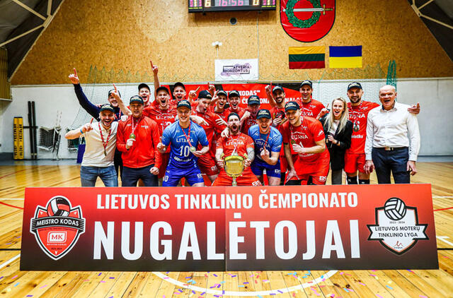 APDOVANOJIMAI. Gargždų „Amber Volley“ tinklininkai - Lietuvos čempionai. Vykinto SELIVONČIKO nuotr.